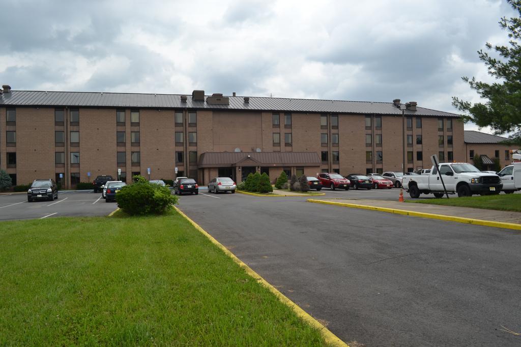 Town Inn & Suites South Plainfield-Piscataway מראה חיצוני תמונה